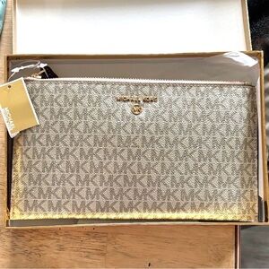 Michael Kors NWT large gold logo Jet Set Charm Top Zip Wristlet brand new in box